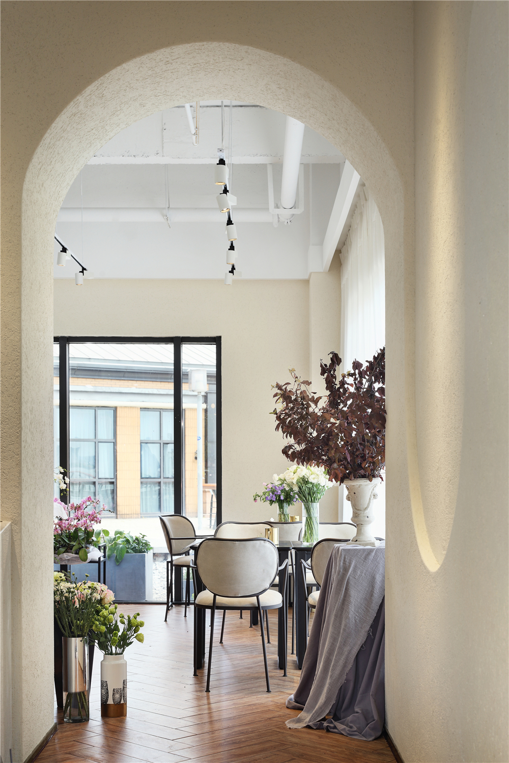 閔行區100平花店辦公室裝修設計案例-第3張圖片-上海古都建筑設計集團 閔行區100平花店辦公室裝修設計案例-第3張圖片-上海古都建筑設計集團