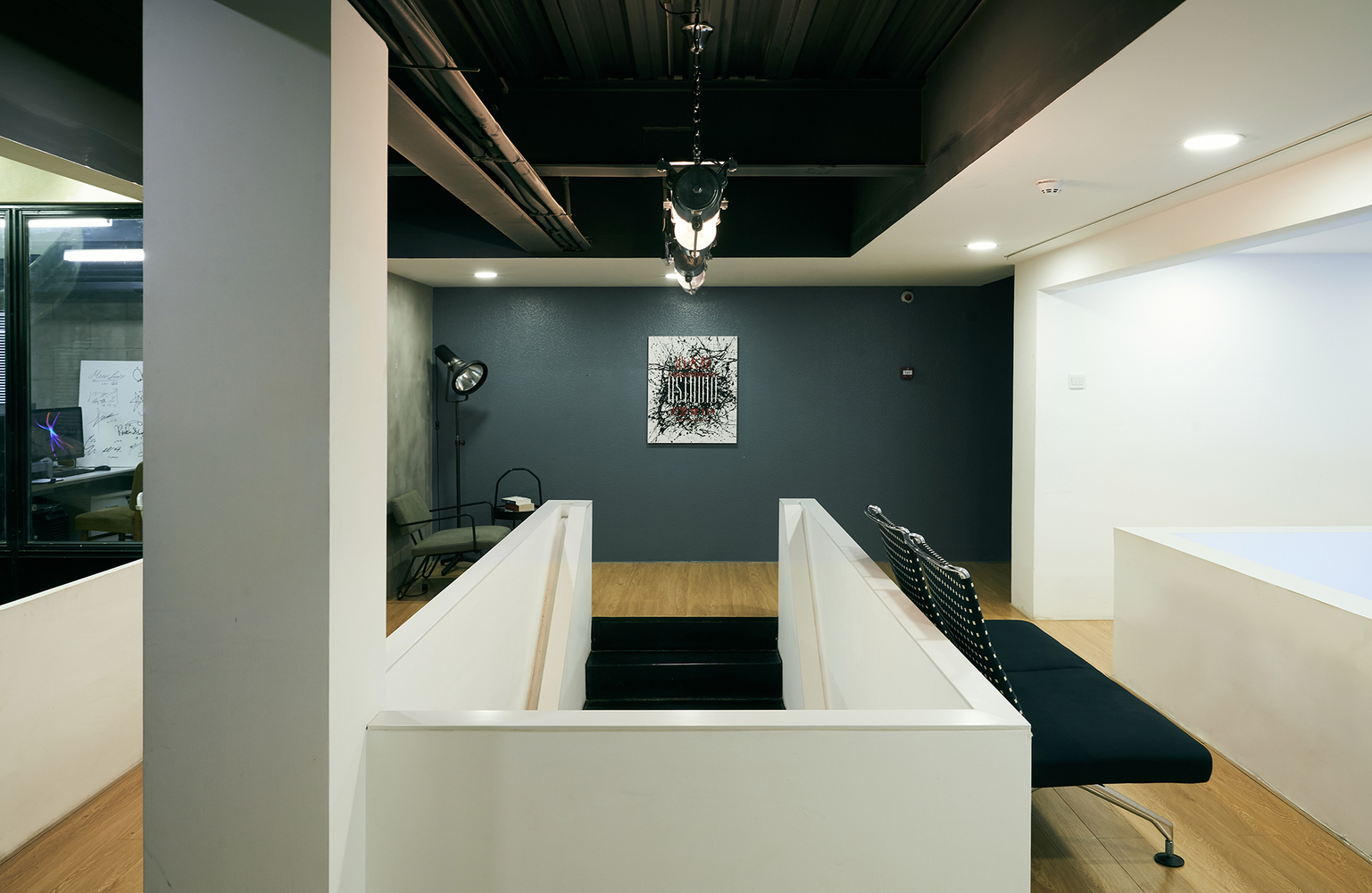 閔行區120平黑白色調攝影棚辦公室裝修設計-第1張圖片-上海古都建筑設計集團