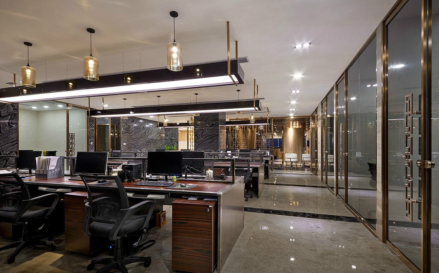 大氣奢華風(fēng)格辦公室裝修設(shè)計(jì)-第4張圖片-上海古都建筑設(shè)計(jì)集團(tuán) 大氣奢華風(fēng)格辦公室裝修設(shè)計(jì)-第4張圖片-上海古都建筑設(shè)計(jì)集團(tuán)