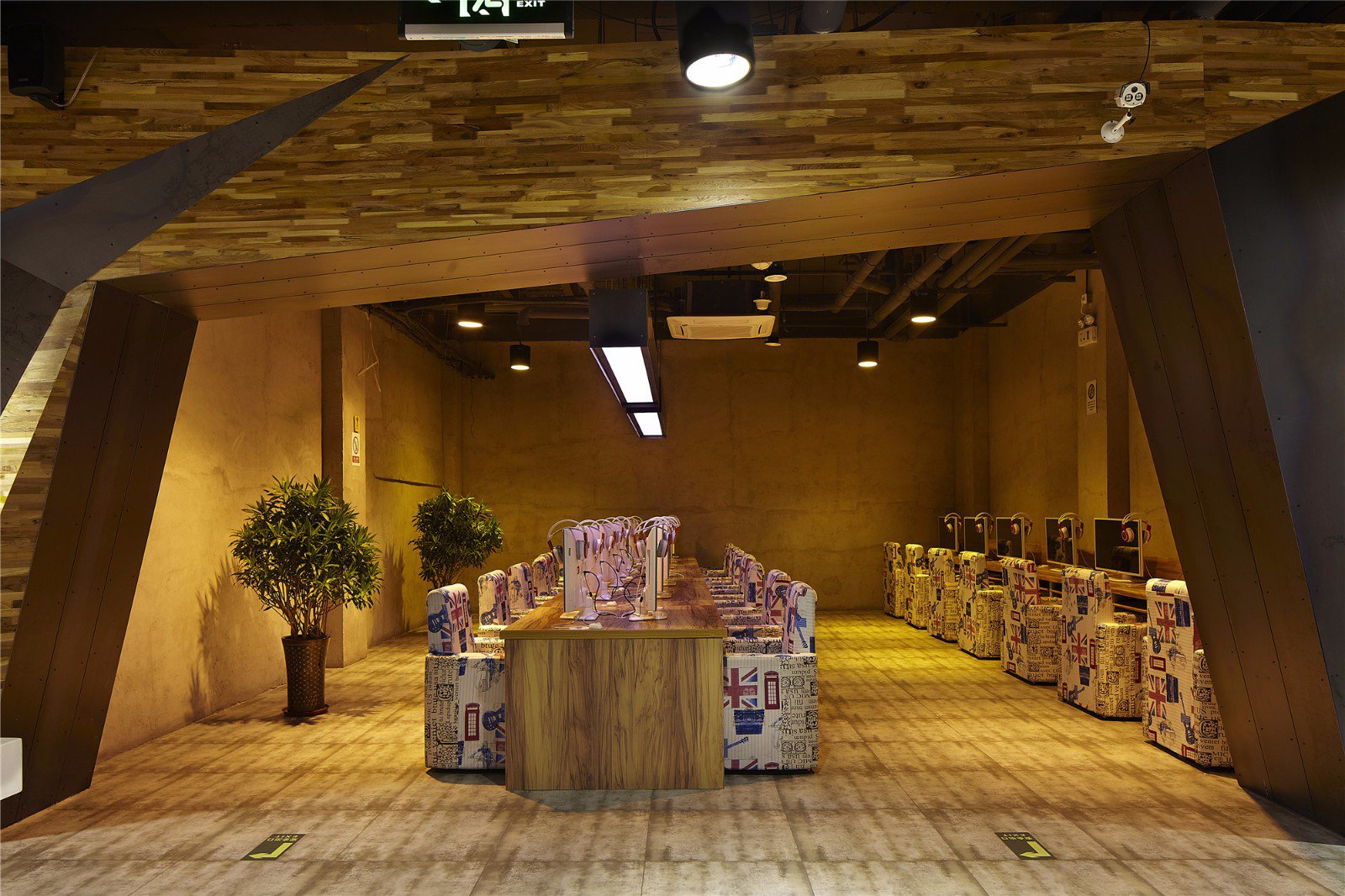 浦東新區工業風網吧裝修設計-第4張圖片-上海古都建筑設計集團