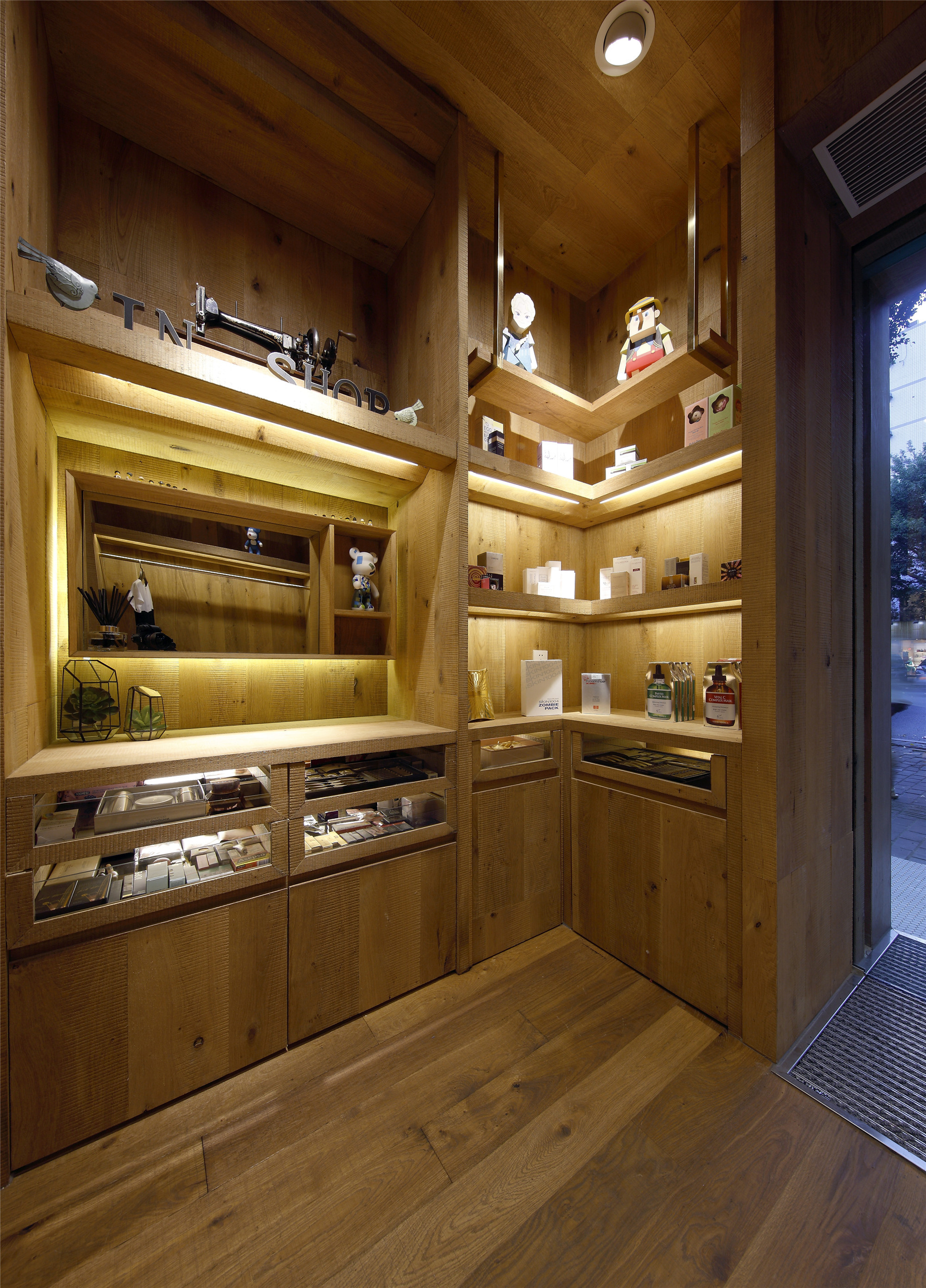 原木風格服裝店裝修設計-第5張圖片-上海古都建筑設計集團 原木風格服裝店裝修設計-第5張圖片-上海古都建筑設計集團