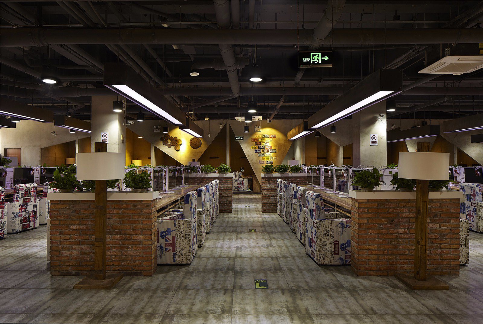 復古工業風網吧裝修設計-第1張圖片-上海古都建筑設計集團 復古工業風網吧裝修設計-第1張圖片-上海古都建筑設計集團