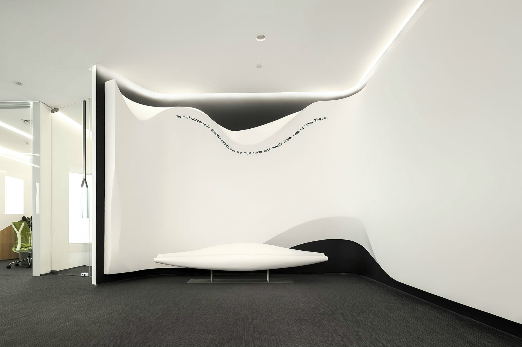 純白科技風格辦公室裝修設(shè)計-第3張圖片-上海古都建筑設(shè)計集團 純白科技風格辦公室裝修設(shè)計-第3張圖片-上海古都建筑設(shè)計集團